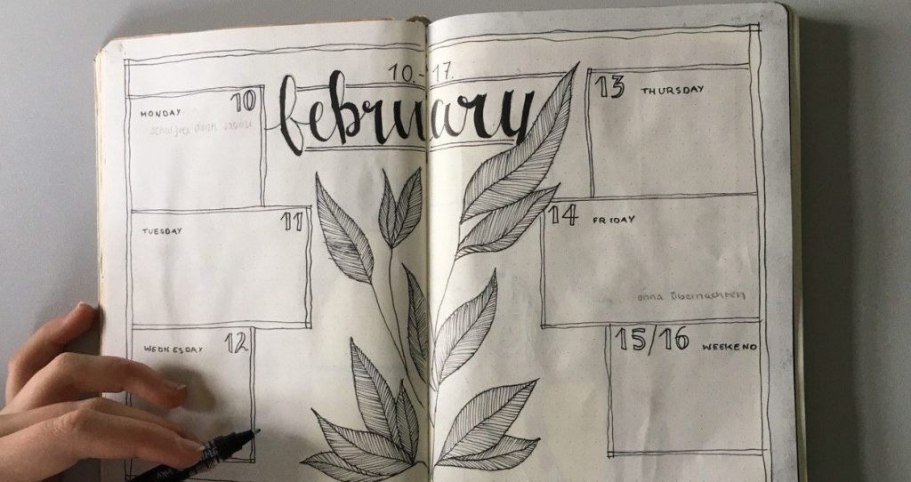 Aufgeschlagender Kalender