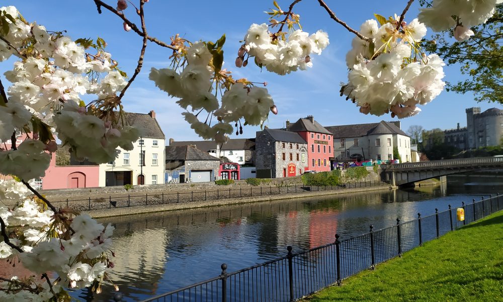 Kilkenny im Frühjahr mit Blick auf den Fluss Nore