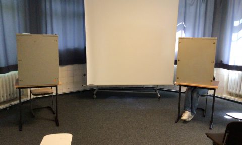 Die beiden Wahlkabinen der Juniorwahl am Kippenberg Gymnasium